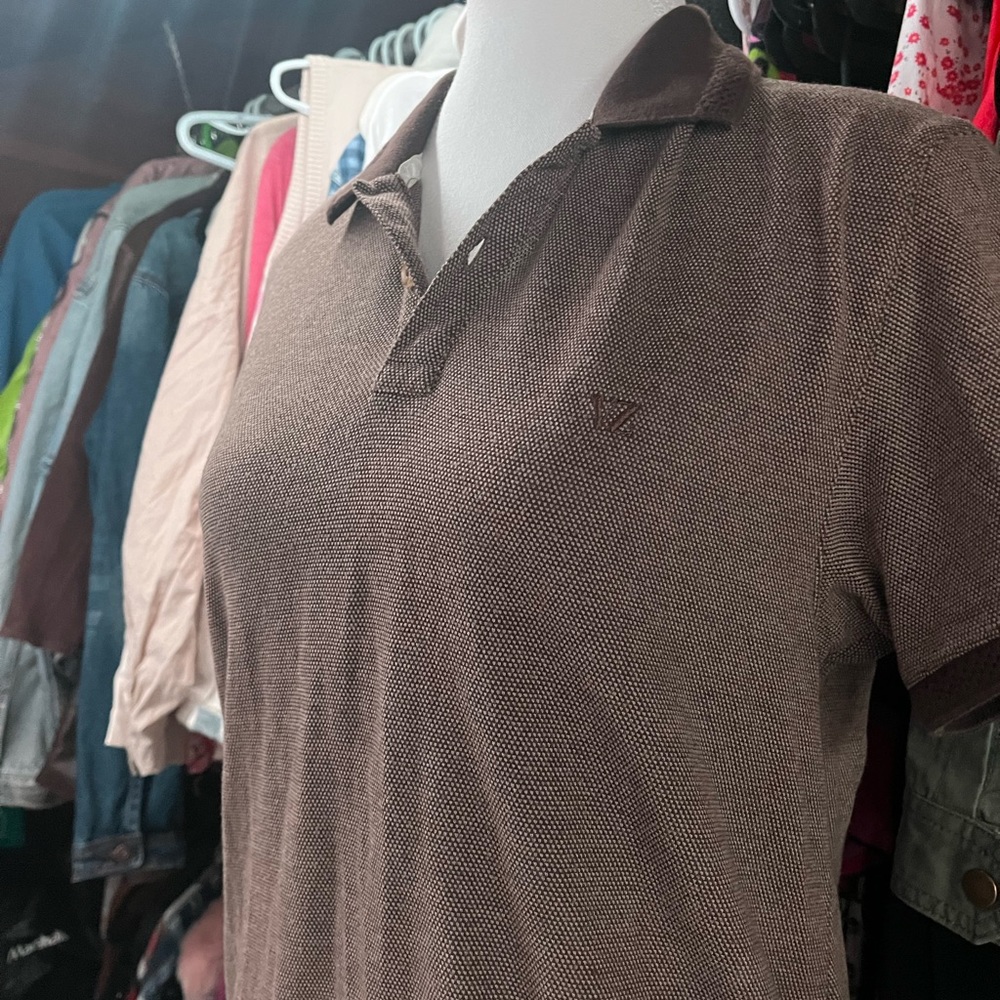 men’s collared brown shirt